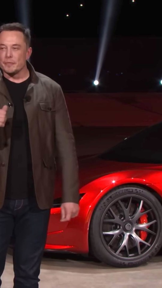 Elon Musk lors de la première apparition du Roadster. // Source : Live Tesla