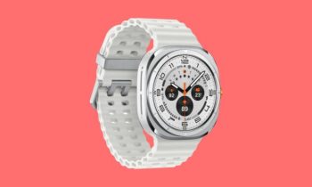 La Galaxy Watch Ultra avec un bracelet blanc. L'inspiration Apple Watch est moins évidente. // Source : Numerama