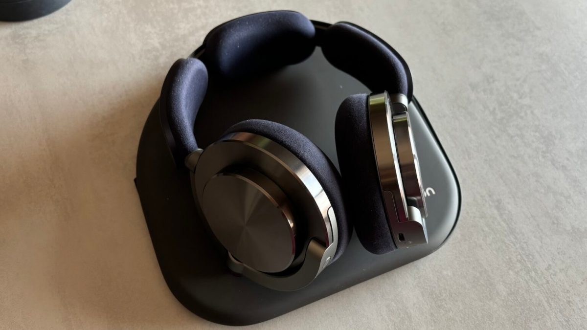 Casque Dyson OnTrac // Source : Maxime Claudel pour Numerama