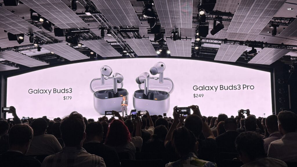 Les Galaxy Buds 3 et Galaxy Buds 3 Pro.