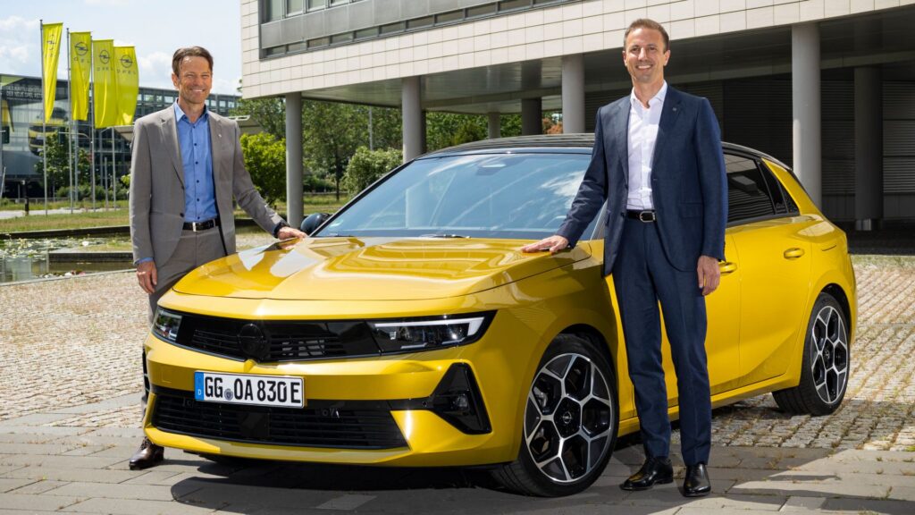Uwe Hochgeschurtzl (à droite de la photo) // Source : Opel