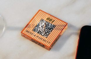 Un QR code Sunday. // Source : Sunday