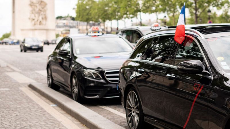Le gouvernement aide les taxis à passer à l’électrique, mais avec plusieurs conditions