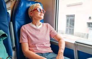 Voyage en train. // Source : Envato
