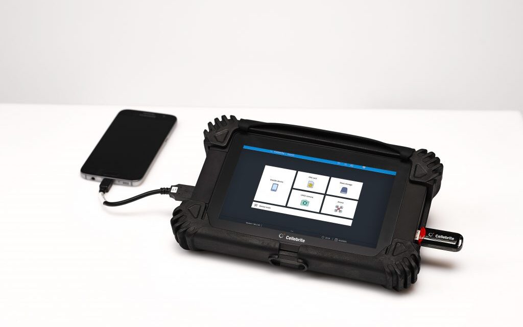 Une tablette Touch2 de Cellebrite pour extraire les données. // Source : Cellebrite