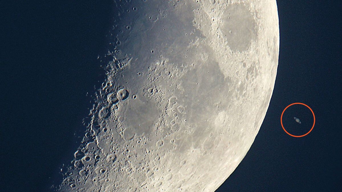 Une occultation de Saturne en 2009. // Source : Flickr/CC/andy (photo recadrée et modifiée)