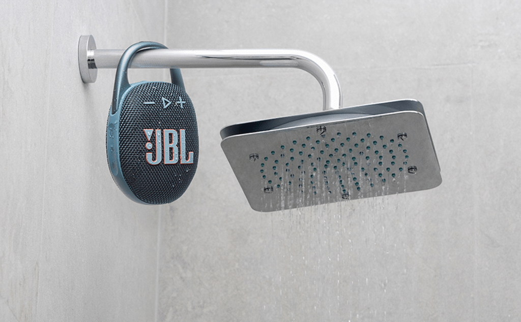 JBL_Clip_5_Lifestyle_02_904x560px