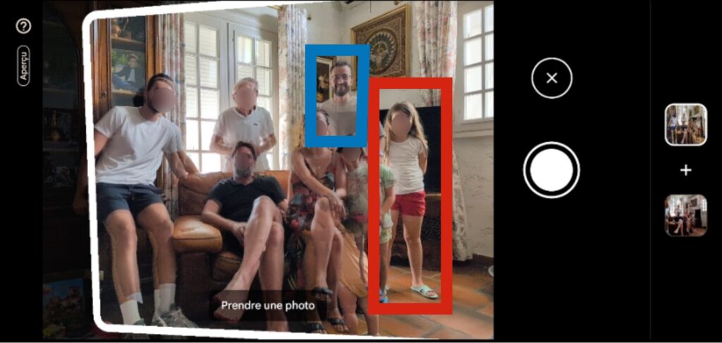 La petite fille entourée en rouge n'était pas présente sur la première photo. Grâce à un filtre de réalité augmentée, elle s'ajoute à la première photo. Google fusionnera les deux. En bleu, c'est le second photographe, qui n'est plus là. // Source : Numerama 