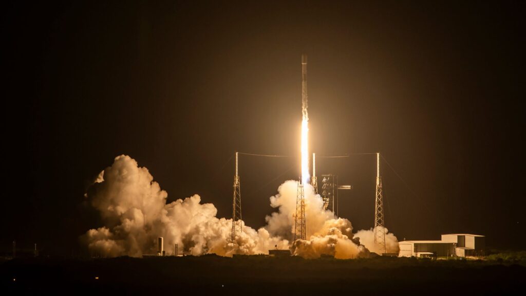 Le décollage de la mission. Jusqu'ici, tout va bien. // Source : Via X @SpaceX