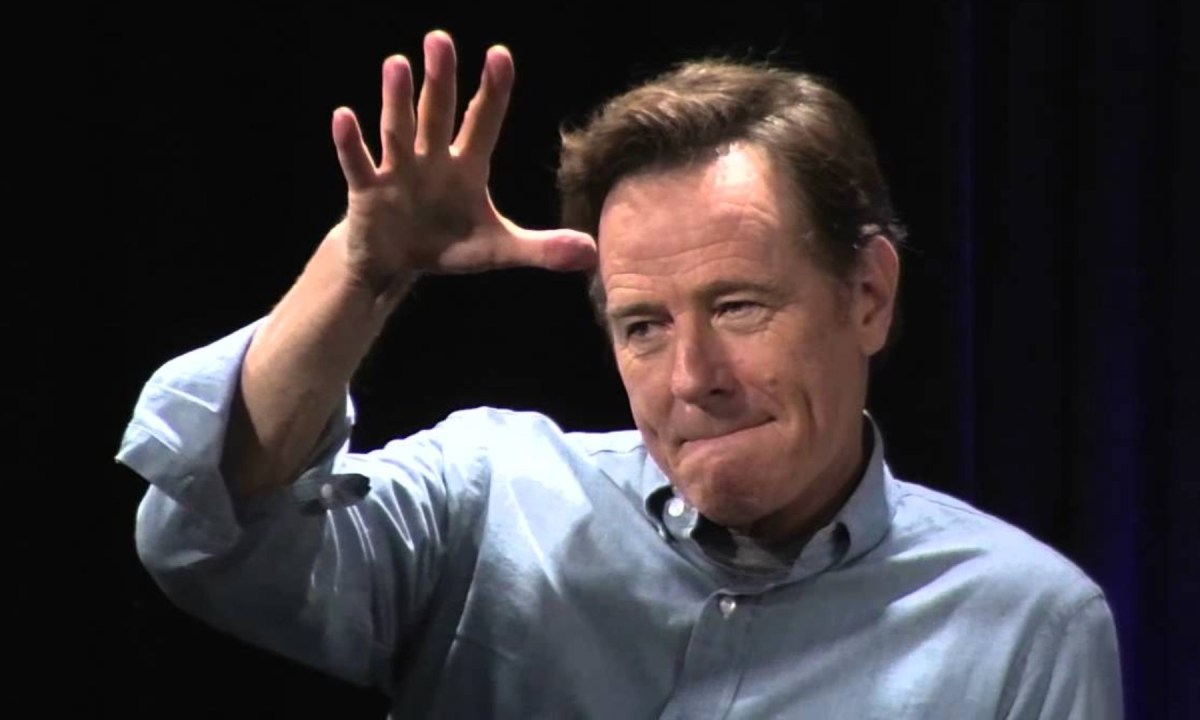 Bryan Cranston lors d'un célèbre Mic Drop en 2015. // Source : YouTube