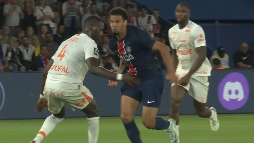 Le PSG face à Montpellier // Source : YouTube DAZN