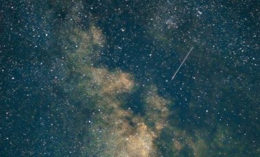 Étoile filante. // Source : Envato