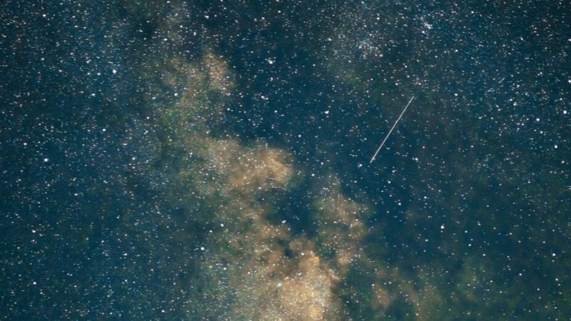 Comment profiter des Perséides, les superbes étoiles filantes, cette nuit au pic de leur activité ?