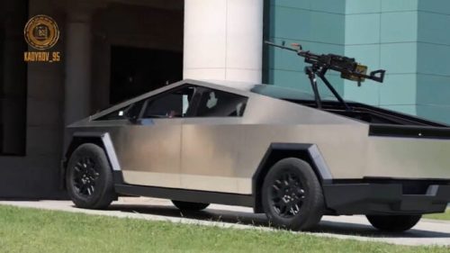 Tesla Cybertruck équipé pour le combat en Ukraine // Source : Extrait vidéo de Kadyrov