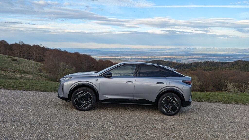 Essai du Peugeot e-3008 // Source : Raphaelle Baut pour Numerama