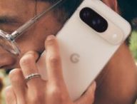 Le Google Pixel 9 est reconnaissable grâce à son double module caméra.