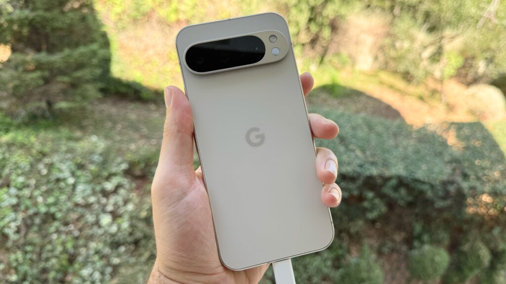 Le Google Pixel 9 Pro XL se recharge par USB-C et supporte le standard sans-fil Qi2… sans les aimants.