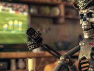 Un robot pirate en train de regarder un match de foot à la télé. // Source : Numerama, avec Midjourney