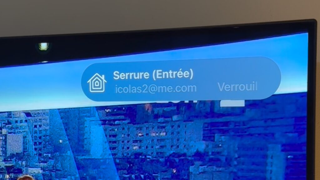 Quand la serrure est utilisée, on reçoit cette notification partout. // Source : Numerama