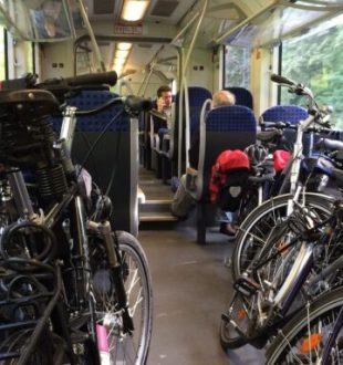 Vélos dans le train // Source : pfeiffed - Pixabay