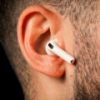 Apple AirPods 4.  // Source : Nino Barbey pour Numerama