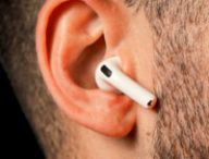 Apple AirPods 4.  // Source : Nino Barbey pour Numerama