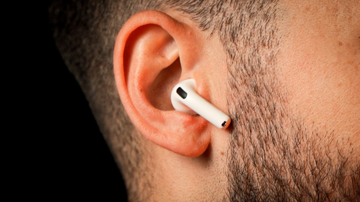 Apple AirPods 4.  // Source : Nino Barbey pour Numerama