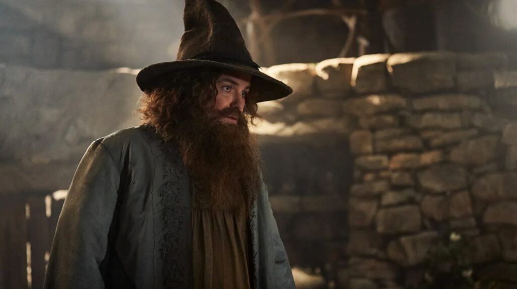 Tom Bombadil, énigmatique jusqu'au bout du chapeau // Source : Prime Video