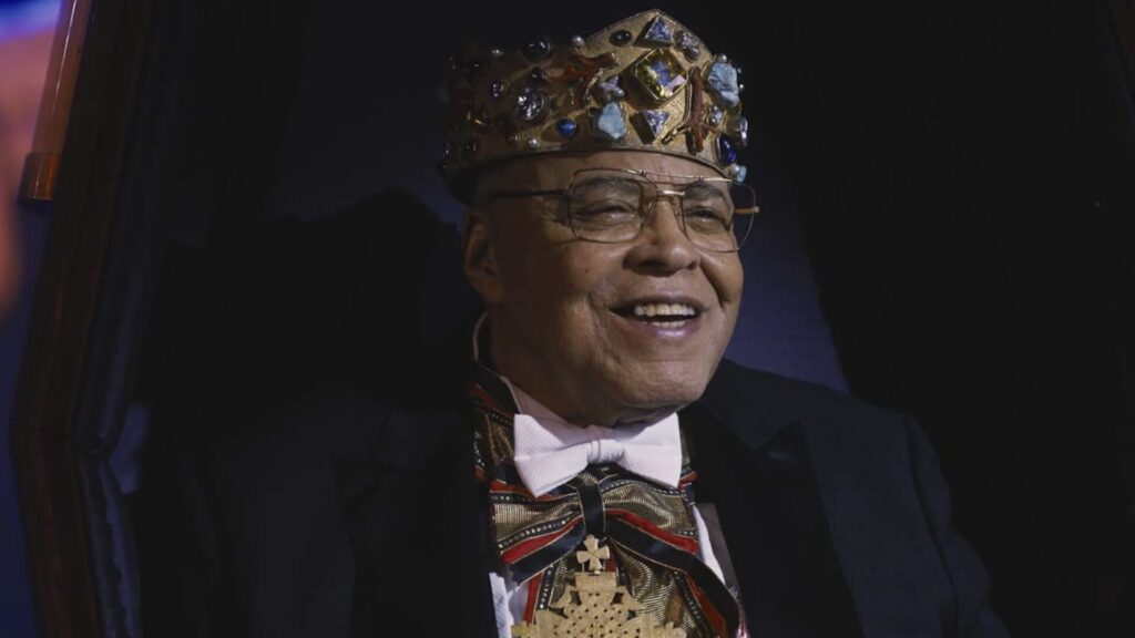 James Earl Jones dans Un prince à New York 2 // Source : Amazon