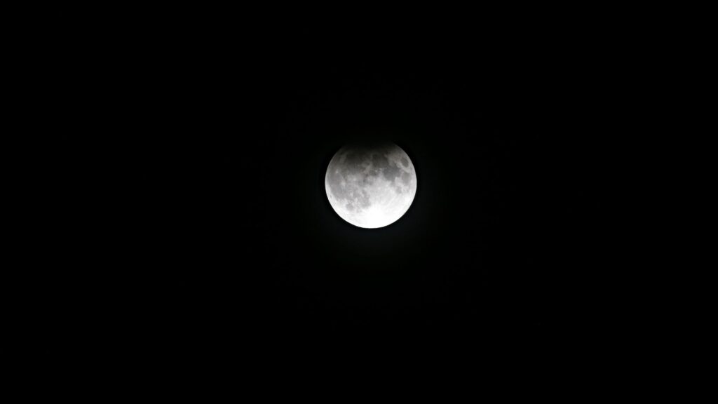 L'éclipse de Lune vue du Canada, à Toronto. // Source : Flickr/CC/Can Pac Swire (photo recadrée)