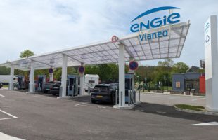 Station de recharge Engie sur autoroute  // Source : Raphaelle Baut pour Numerama