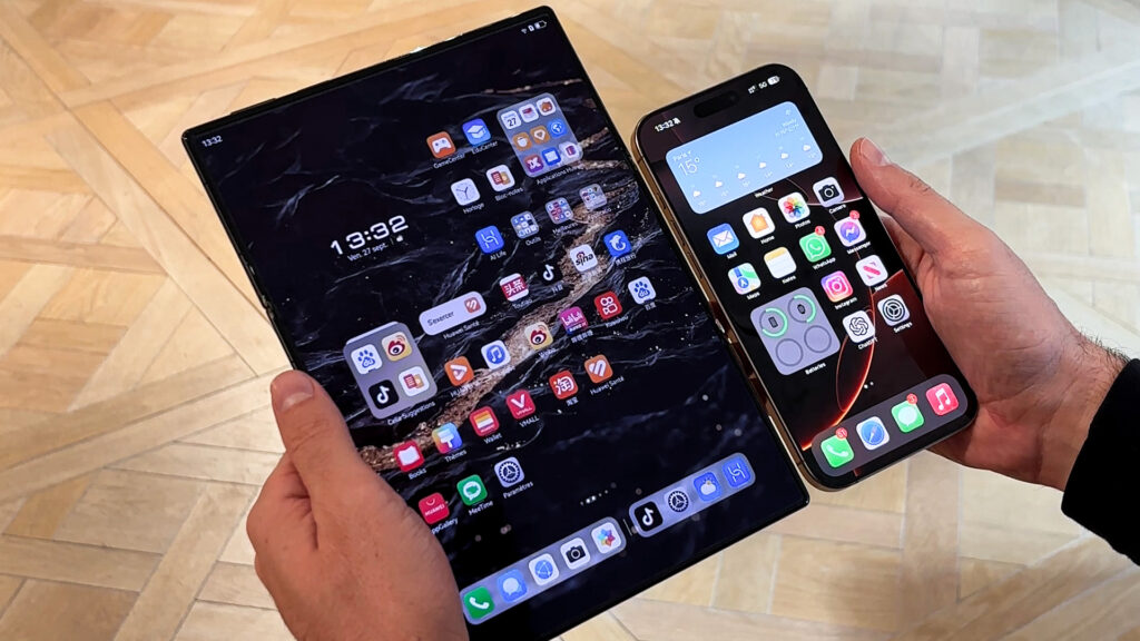 La surface d'affiche du Huawei vs. un iPhone 16 Pro Max. // Source : Numerama