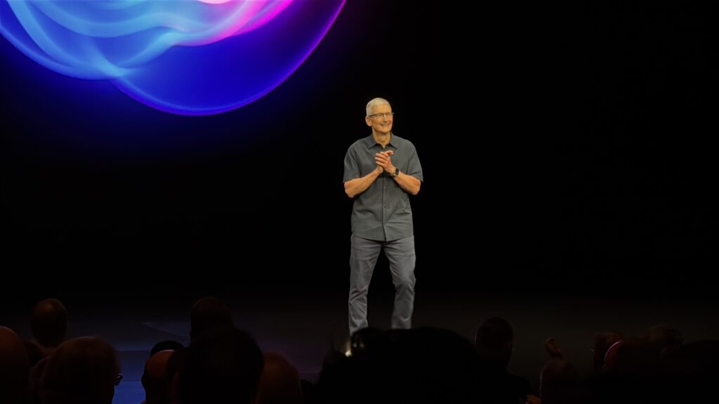 Tim Cook lors de l'annonce des iPhone 16.