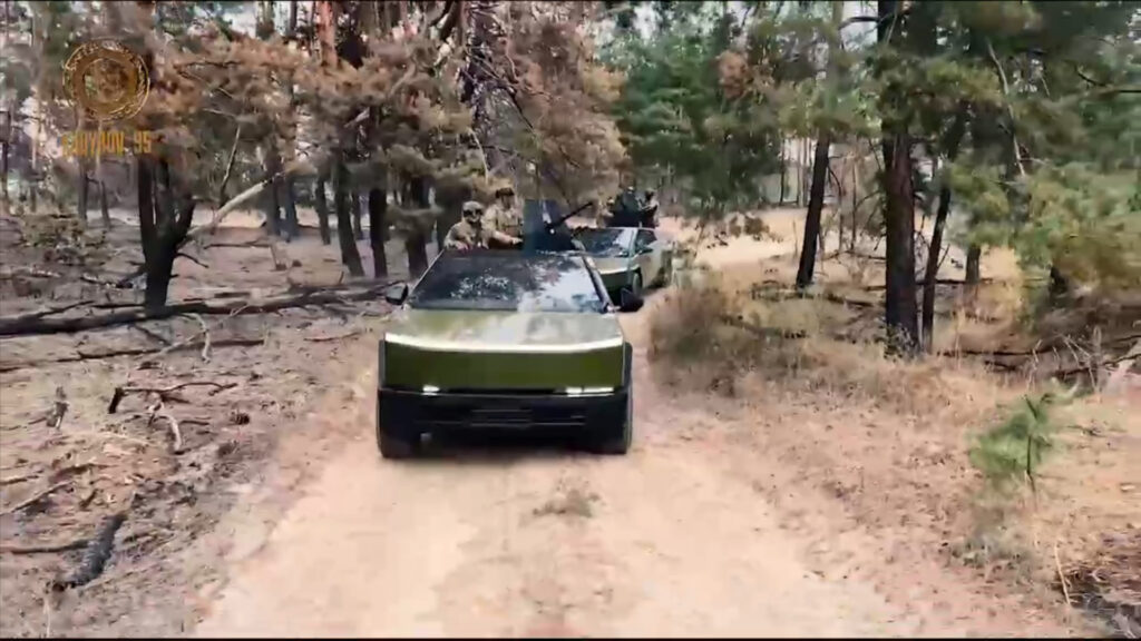 Deux autres Cybertruck dans l'armée Tchétchène // Source : Extrait vidéo de Ramzan Kadyrov