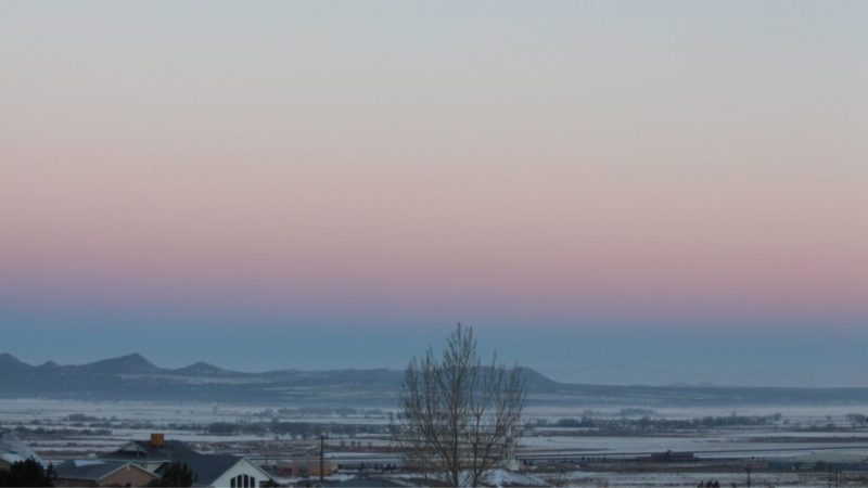 Avez-vous déjà vu cette bande sombre dans le ciel ? C’est l’ombre de la Terre