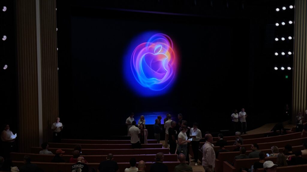 Le Steve Jobs Theater pendant l'annonce de l'iPhone 16.