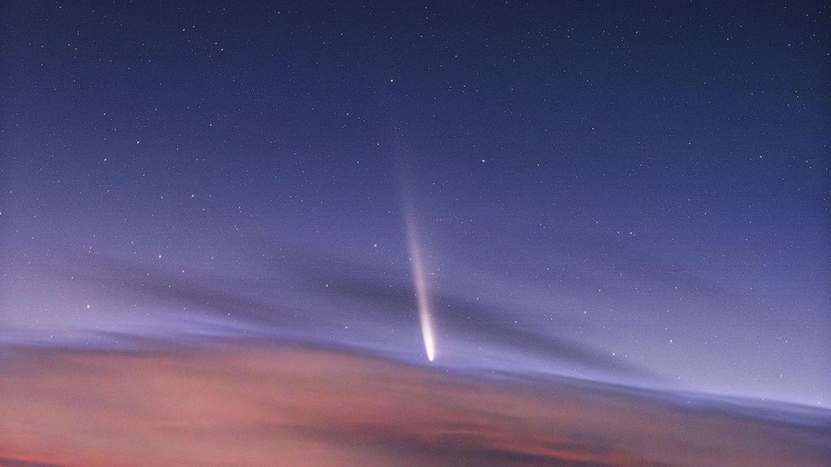 La comète vue depuis le Chili. // Source : Via @YBeletsky (photo recadrée)