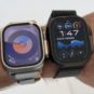 L'Apple Watch Ultra 2 reste au catalogue, désormais en deux couleurs. Elle conserve l'ancienne puce.