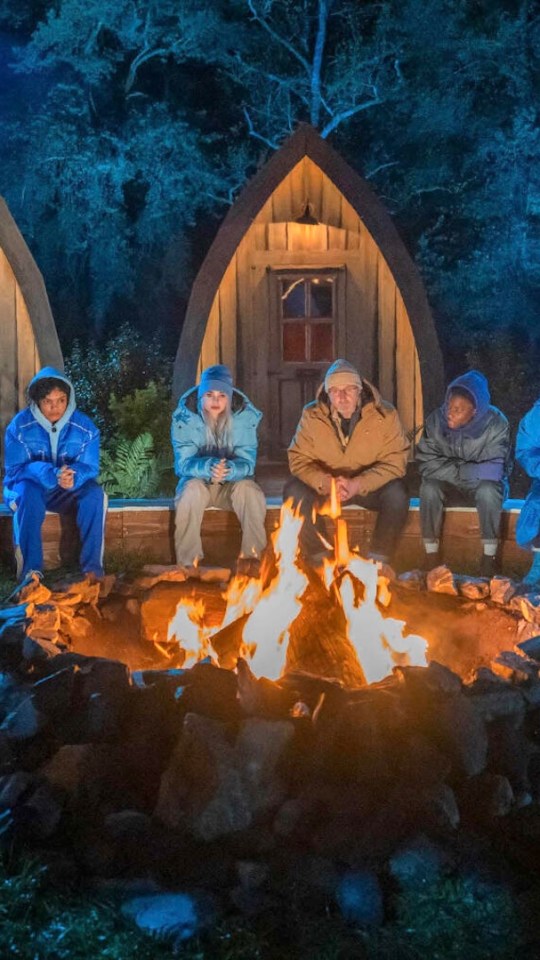 Le petit village des Loups Garous, créé pour l'occasion // Source : Canal+ Le petit village des Loups Garous, créé pour l'occasion // Source : Canal+