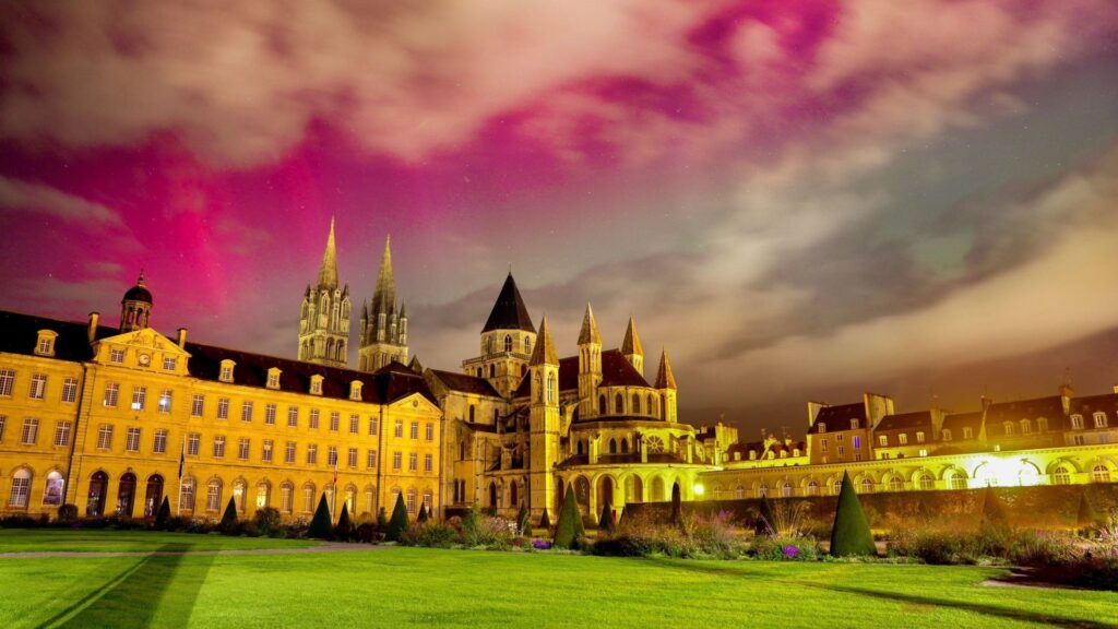 Depuis le Calvados, à Caen. // Source : Via X @AntoineSnts (photo recadrée)