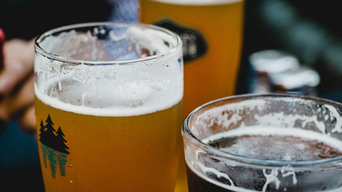 Pintes de bière. // Source : Unsplash (image recadrée)