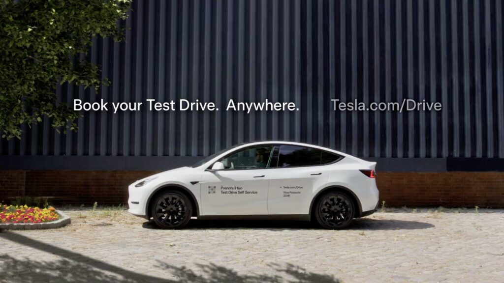 Tesla en essai libre-service // Source : Tesla