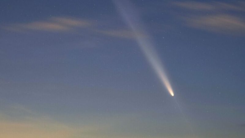 Pourquoi la comète Tsuchinshan-Atlas, visible à l’œil nu en France, a 3 queues