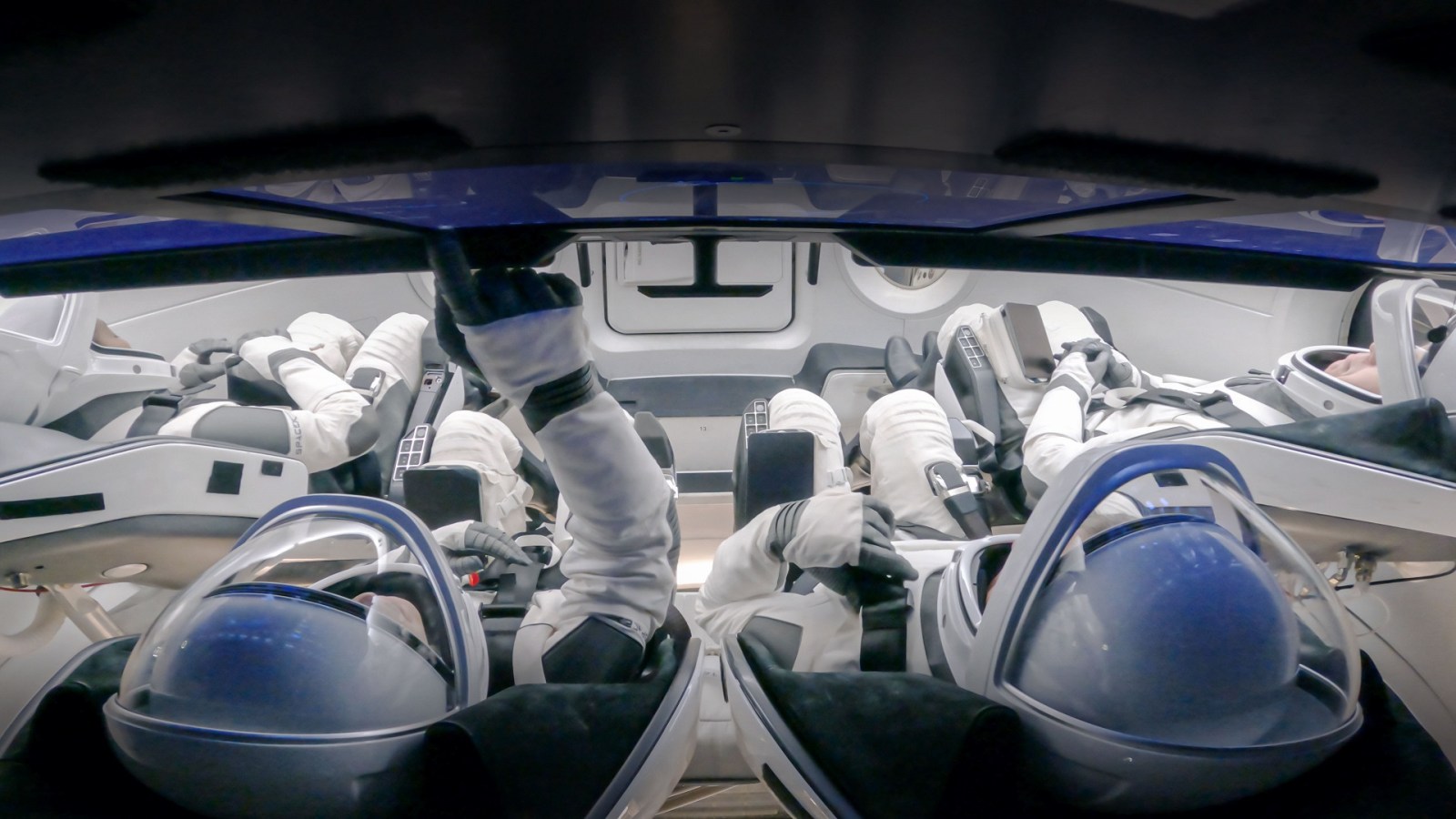 Le « canot de sauvetage » de SpaceX pour les deux naufragés de l'ISS doit bouger - Numerama