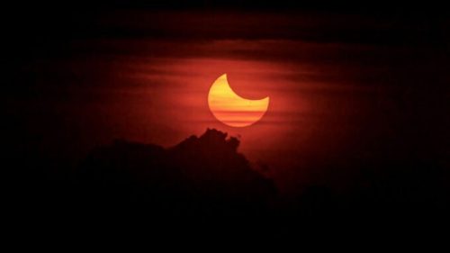 L'éclipse vue depuis Hawaï. // Source : Via X @Volcanoes_NPS (photo recadrée)