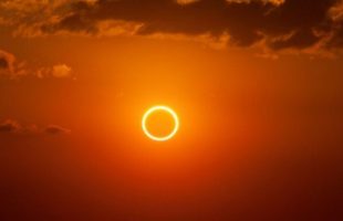 L'éclipse solaire du 2 octobre 2024. // Source : Via X @PerezzzzJuli (photo recadrée) L'éclipse solaire du 2 octobre 2024. // Source : Via X @PerezzzzJuli (photo recadrée)