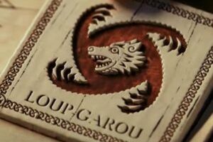 Le magnifique jeu en bois présent dans le film Loups-Garous de Netflix // Source : Netflix