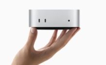 Le Mac mini dans une main. // Source : Apple