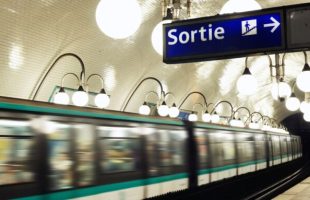 Métro dans Paris. // Source : Canva