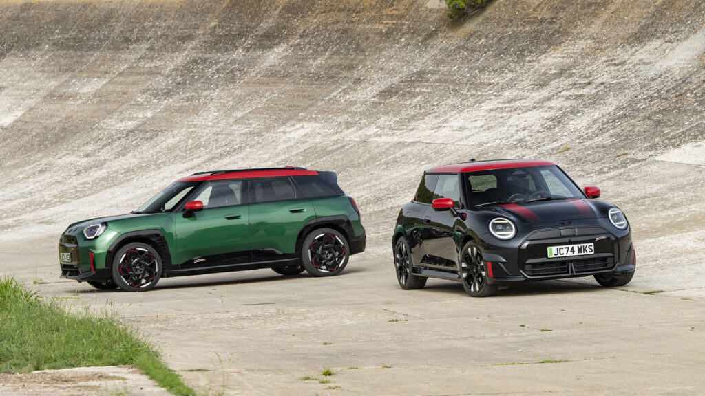 Mini Cooper et Aceman JCW // Source : Mini